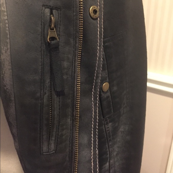 🎉Host Pick🎉⬇️Price Drop ⬇️NWOT Men’s distressed bomber jacket - Picture 4 of 6